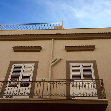 Casa Vacanze Tamara 巴莱斯特拉泰 外观 照片