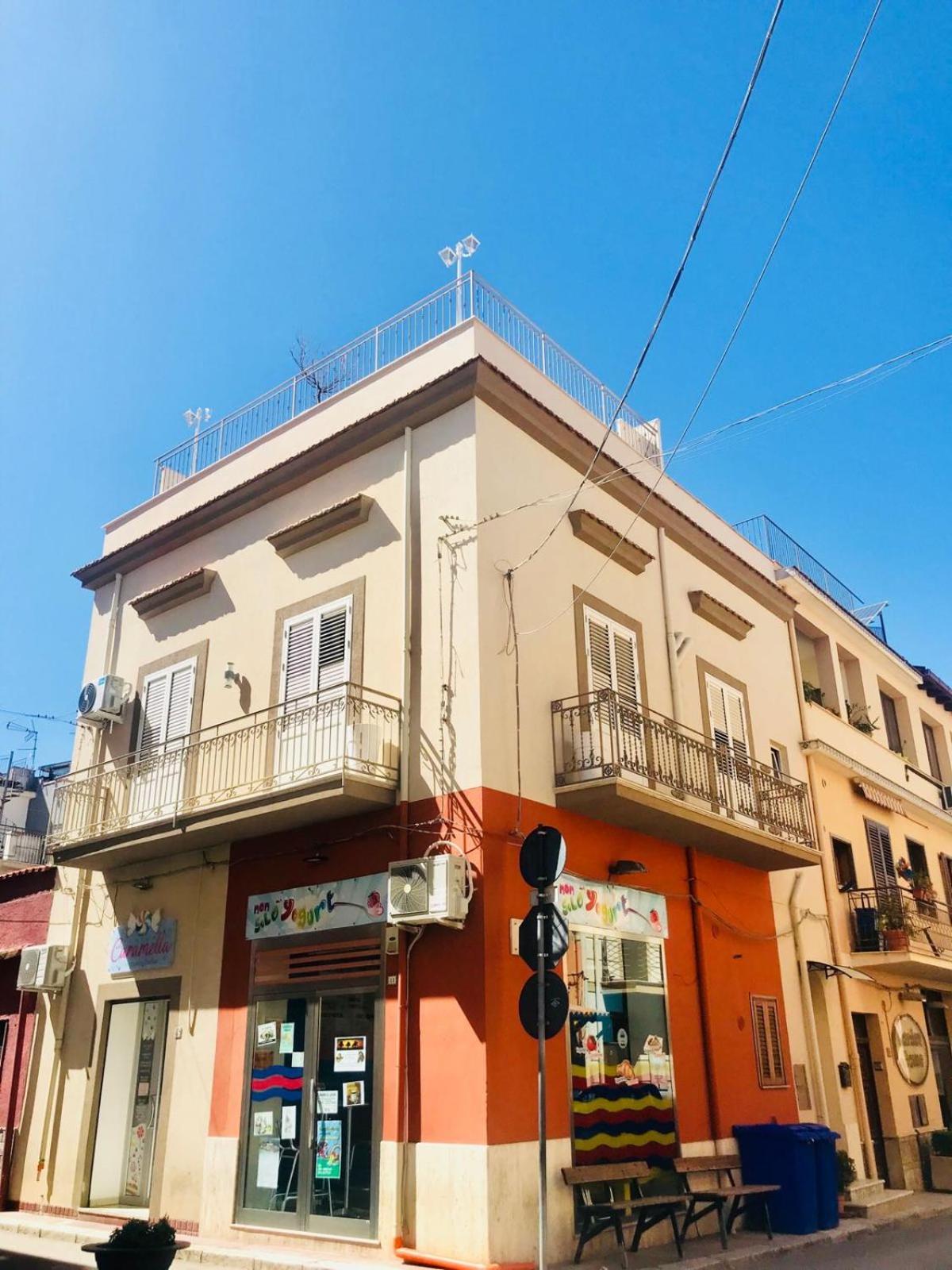 Casa Vacanze Tamara 巴莱斯特拉泰 外观 照片